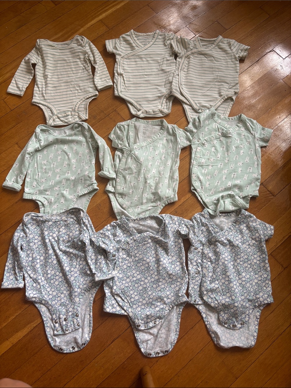 9 piece Amazon Essentials Baby Bodysuit Set in Mint Green, Light Gray, White